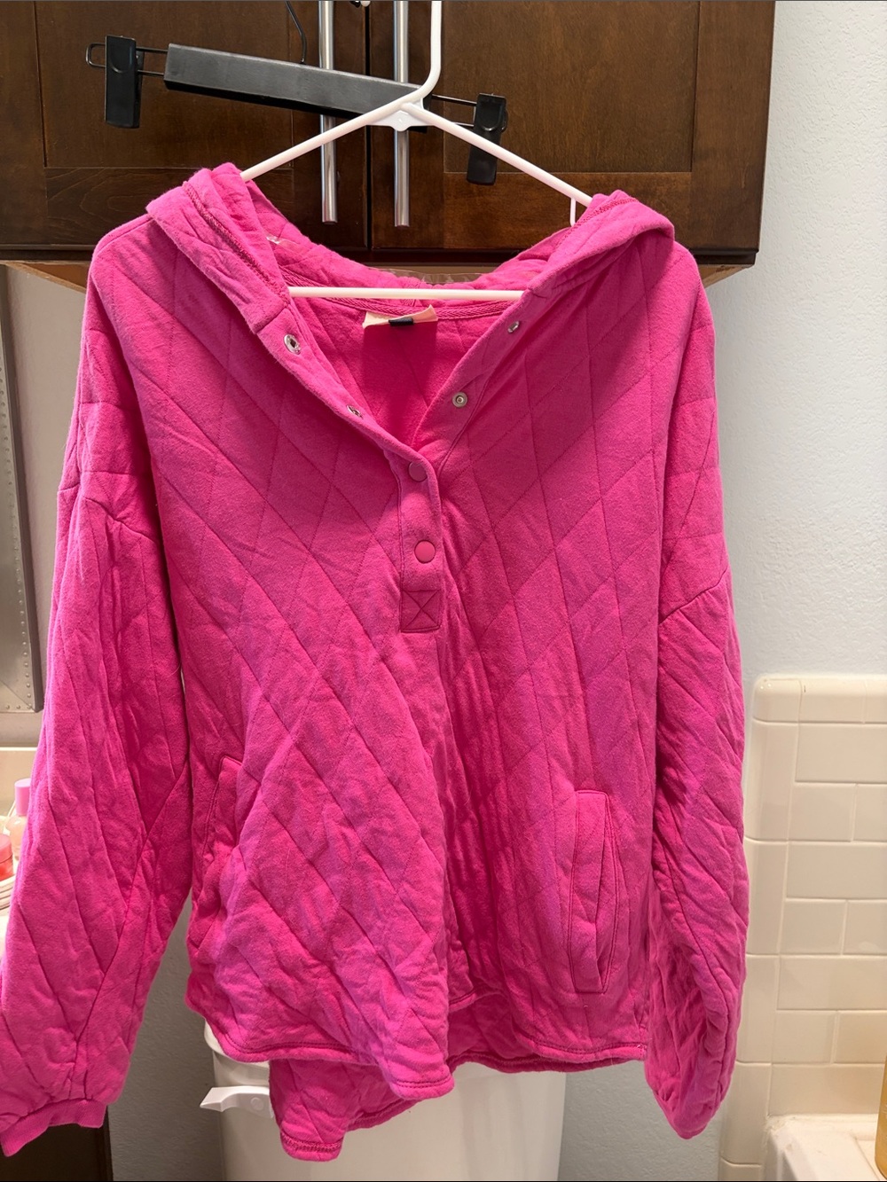 women’s pink hoodie size medium